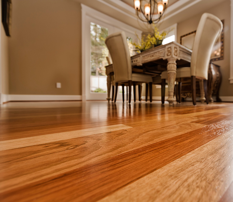 Dining room Hardwood floors